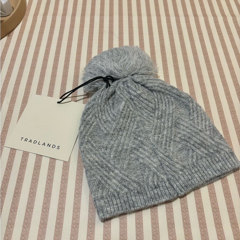 BNWT Tradlands Orchard Knit Beanie with Pom Pom in Heather Grey